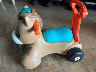 Andador correpasillos Fisher-Price caballo