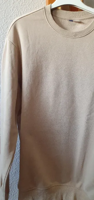 Sudadera beige talla XS...Muy bien conservada.