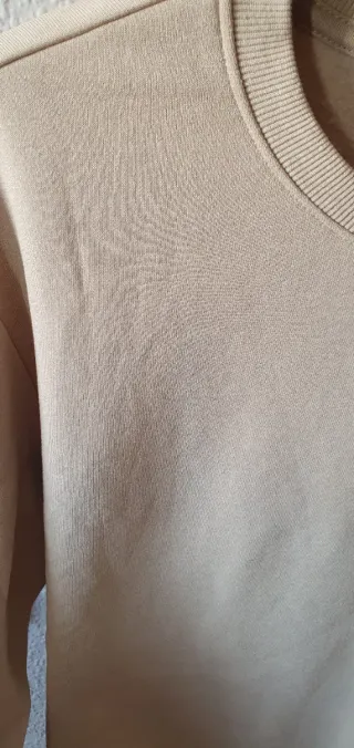 Sudadera beige talla XS...Muy bien conservada.