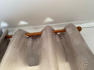 Cortinas poliéster con barra madera