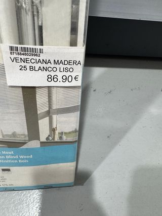 Cortina de lamas de plástico azul.