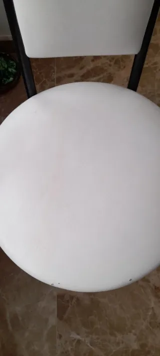 2 Sillas metálicas 4 patas, con respaldo acolchado