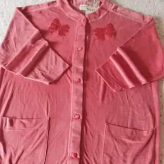 Bata fucsia de algodón nueva