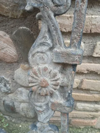 Adornos antiguos de hierro forjado