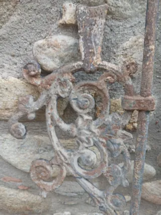 Adornos antiguos de hierro forjado