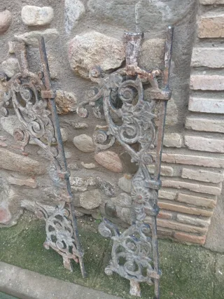 Adornos antiguos de hierro forjado