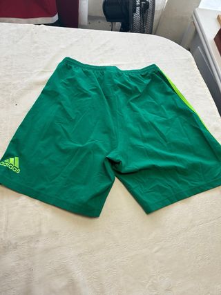 Pantalón corto Adidas verde