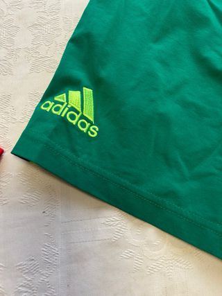 Pantalón corto Adidas verde