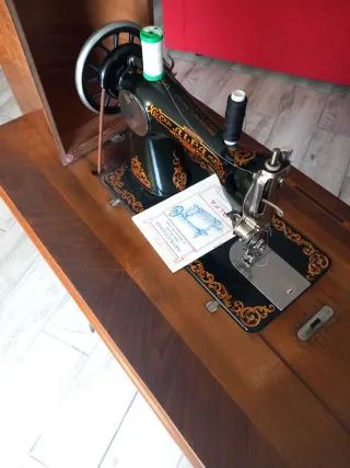 Máquina de coser antigua Alfa