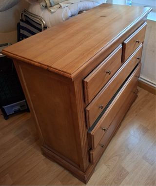 Dormitorio completo madera (se vende por separado)