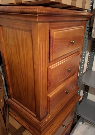 Dormitorio completo madera (se vende por separado)