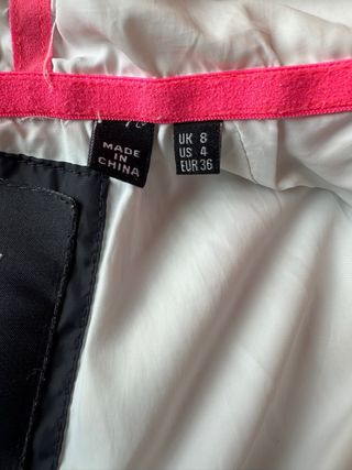 Chaqueta Superdry Negra y Rosa