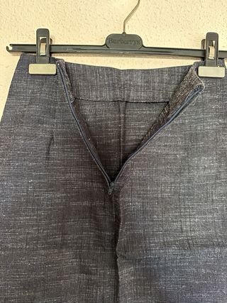 Falda azul con bordado