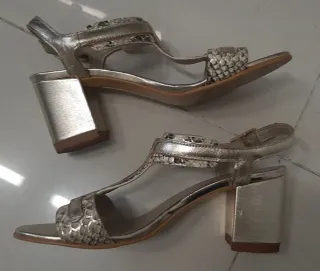 Sandalias de tacón Samelli oro.