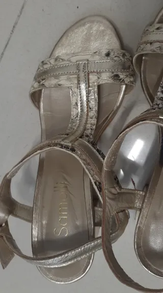 Sandalias de tacón Samelli oro.
