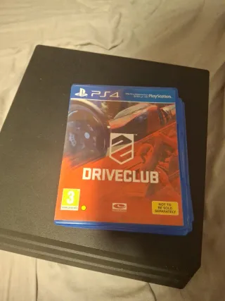 PS4 (PlayStation 4) con videogiochi