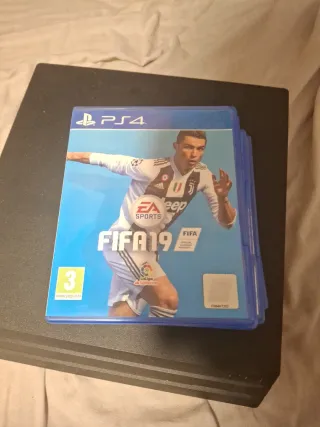 PS4 (PlayStation 4) con videogiochi