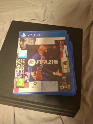 PS4 (PlayStation 4) con videogiochi