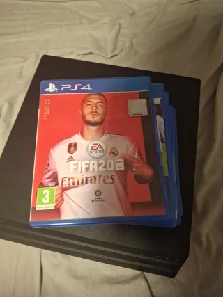 PS4 (PlayStation 4) con videogiochi