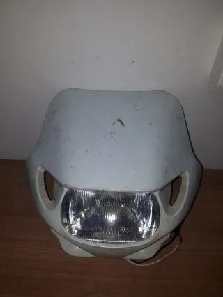 Careta frontal enduro.