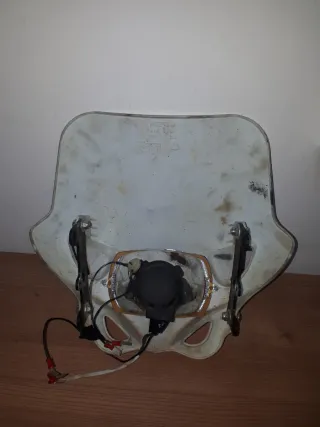 Careta frontal enduro.