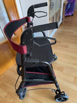 Andador ancianos Playcare con asiento y cesta