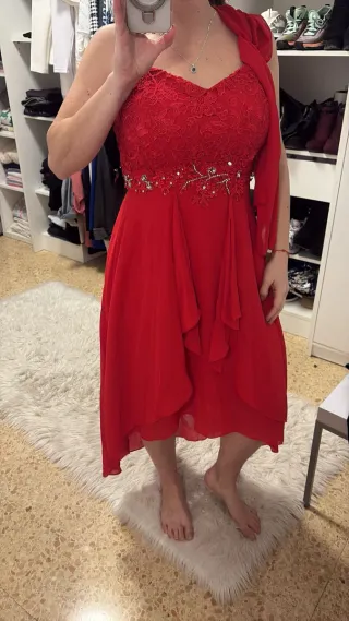 Vestido fiesta rojo con pedreria. Pecho 100A