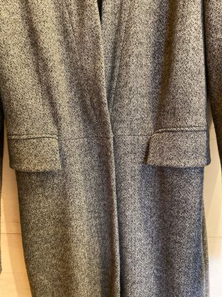 Abrigo Zara gris corto niña bolsillos