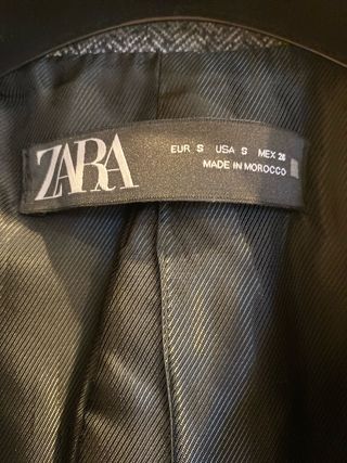 Abrigo Zara gris corto niña bolsillos