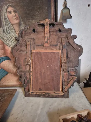 Cuadro antiguo con marco tallado