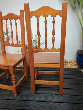 Juego de 5 sillas de madera