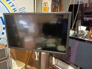 Monitor LG 42" FLATRON M4214CJ con soporte PIE