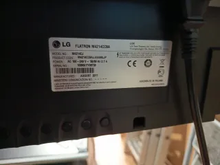 Monitor LG 42" FLATRON M4214CJ con soporte PIE