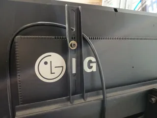 Monitor LG 42" FLATRON M4214CJ con soporte PIE