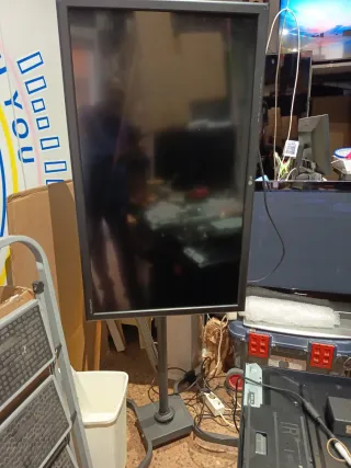 Monitor LG 42" FLATRON M4214CJ con soporte PIE