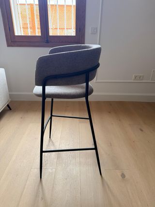 3 Taburetes Altos Beige y Negro. SIN ESTRENAR