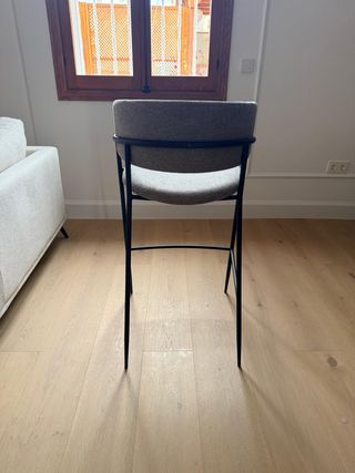 3 Taburetes Altos Beige y Negro. SIN ESTRENAR