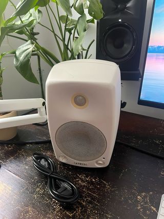 Genelec 8030B Monitor de Estudio Blanco