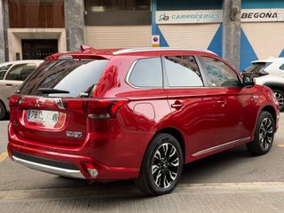 Mitsubishi Outlander PHEV Kaiteki 4WD año 2017