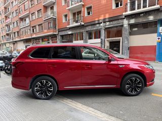 Mitsubishi Outlander PHEV Kaiteki 4WD año 2017