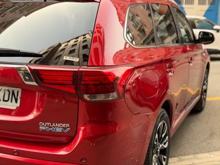 Mitsubishi Outlander PHEV Kaiteki 4WD año 2017