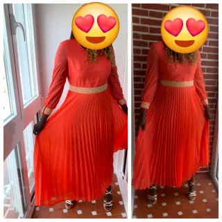 Vestido naranja ceremonia midi plisado