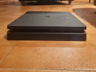 PS4 (PlayStation 4) Nera