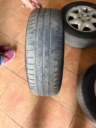 Llantas y cubiertas Mercedes Clase C (4 unidades)