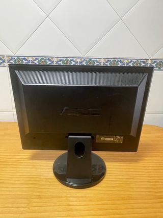 Pantalla Asus Negra de 19 pulgadas.