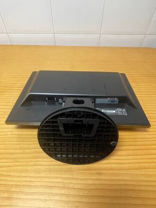 Pantalla Asus Negra de 19 pulgadas.