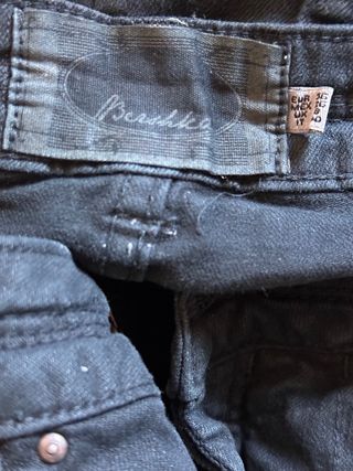 Falda vaquera negra desgastada