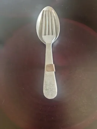 Cuchara y tenedor antiguos de metal