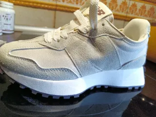 Zapatillas New Balance 327 Beige/Blanco