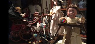 Carrito de muñeca antiguo